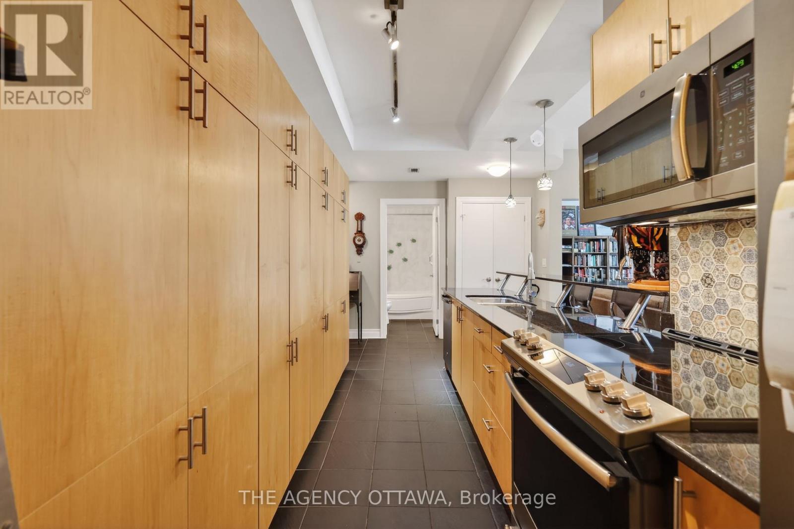 #905 85 BRONSON AVENUE - 8