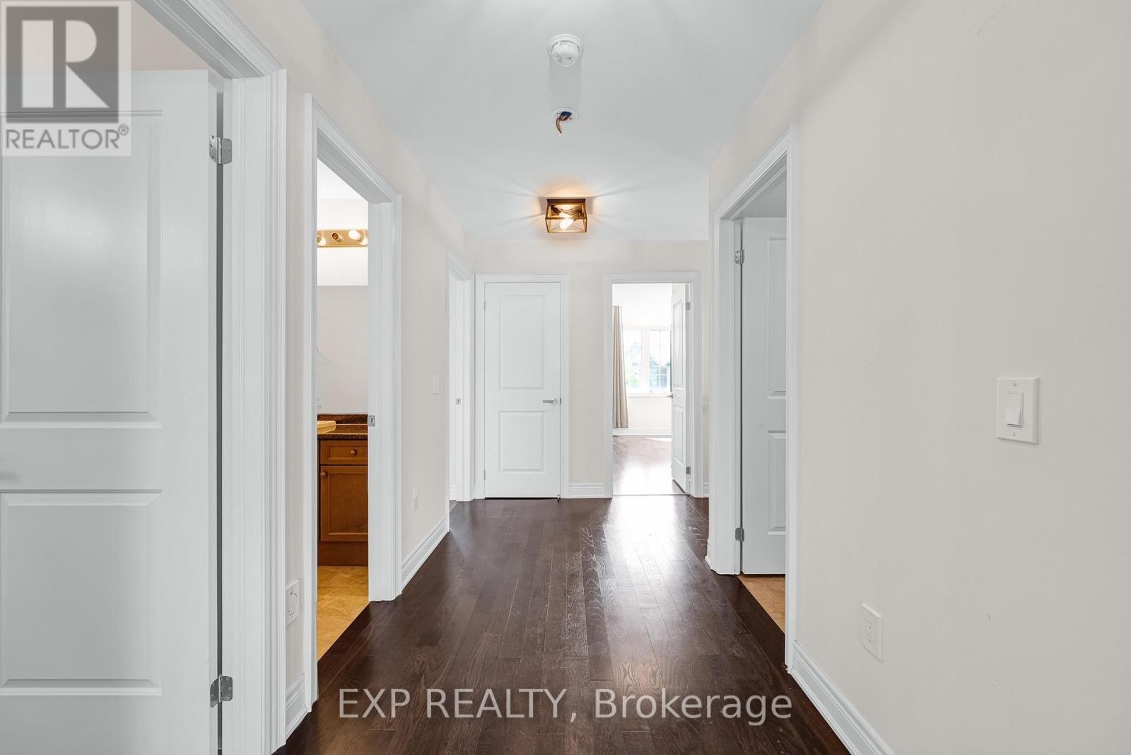 26 MONDIAL CRESCENT - 25