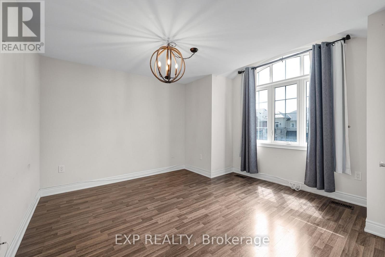 26 MONDIAL CRESCENT - 30