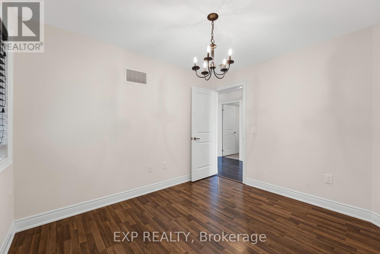 26 MONDIAL CRESCENT - 33
