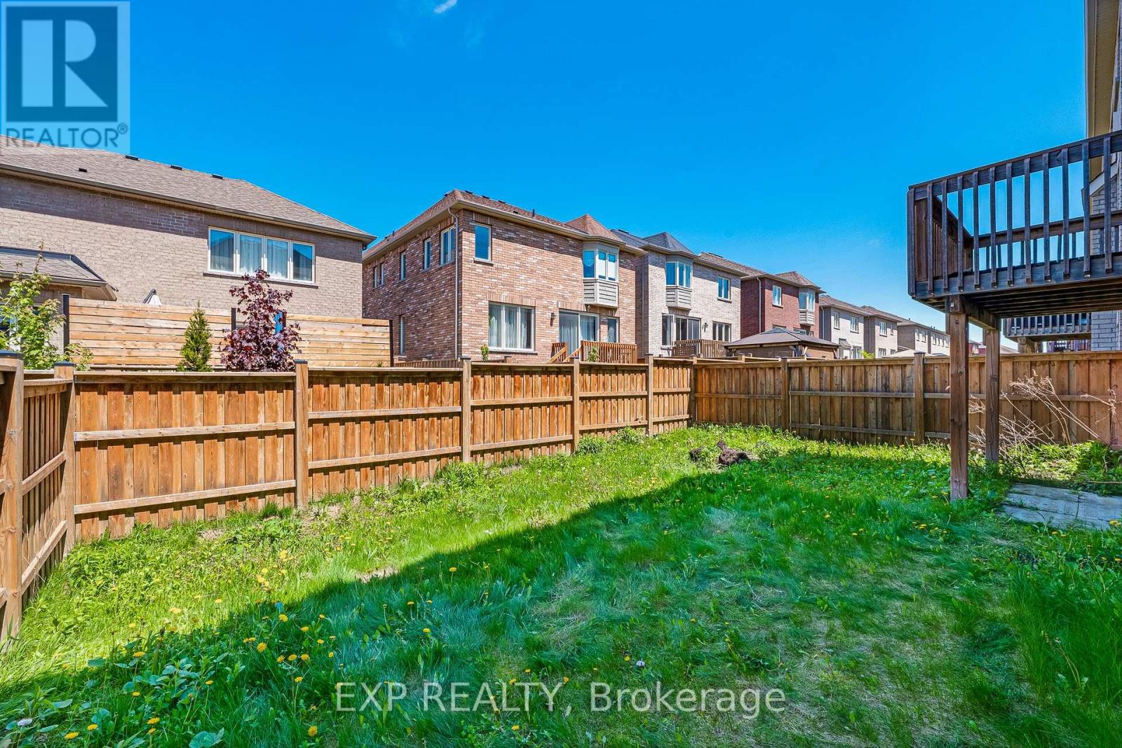 26 MONDIAL CRESCENT - 35