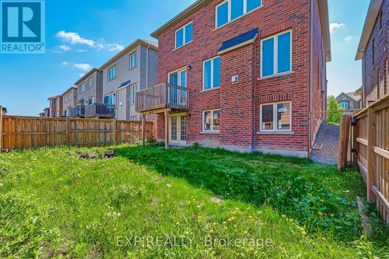 26 MONDIAL CRESCENT - 38