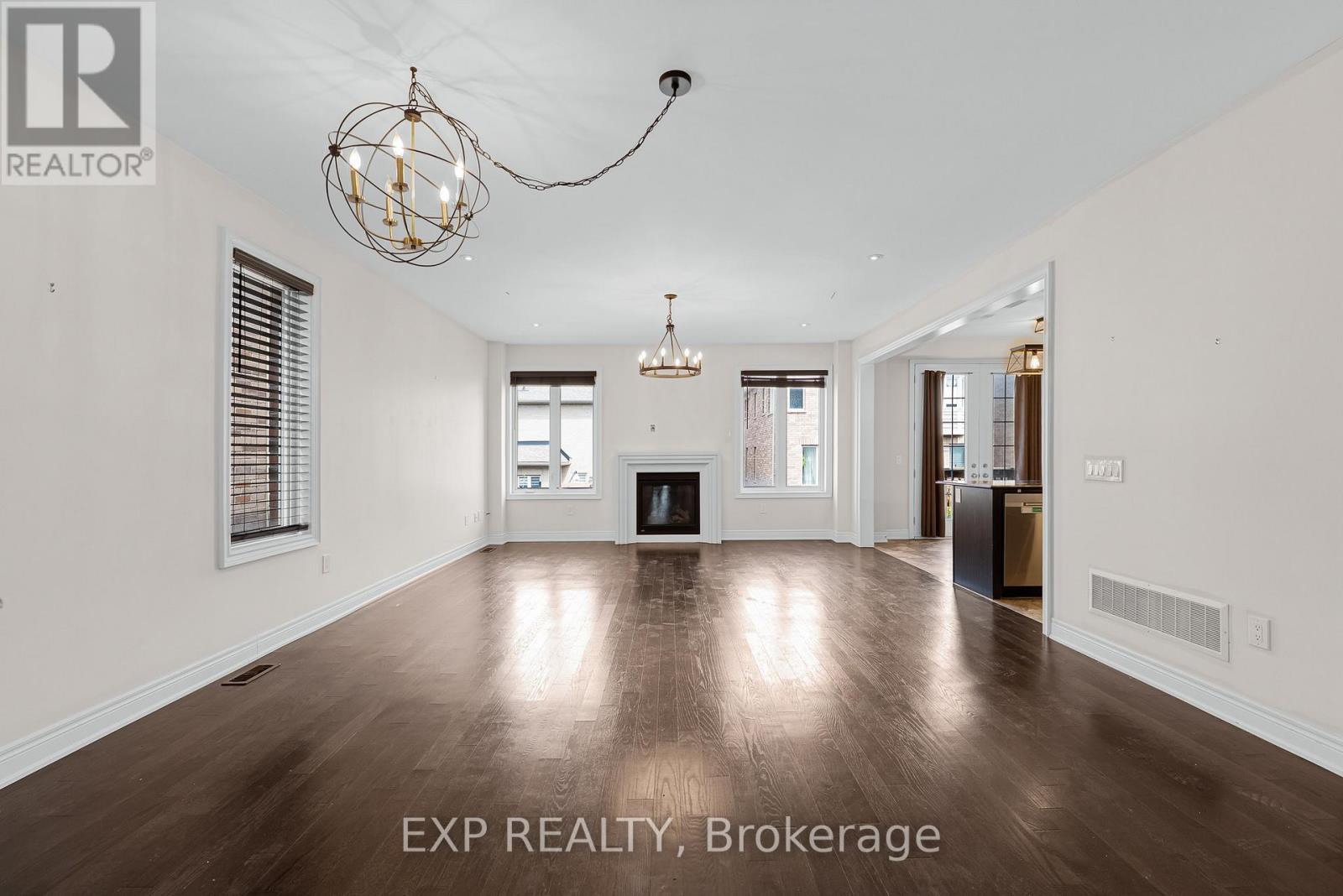26 MONDIAL CRESCENT - 5