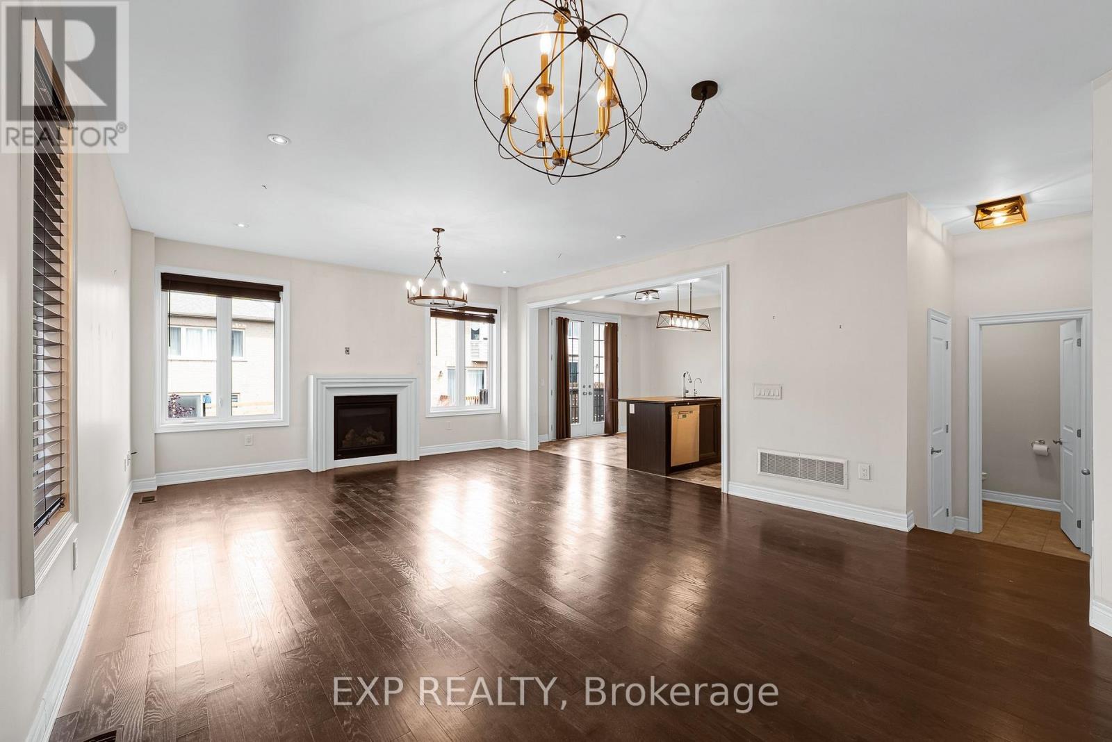 26 MONDIAL CRESCENT - 6