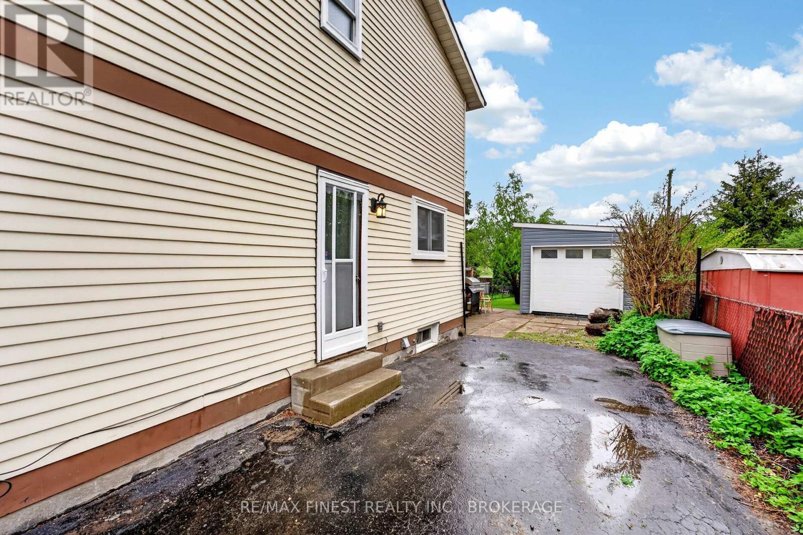 1057 BASSWOOD PLACE - 31