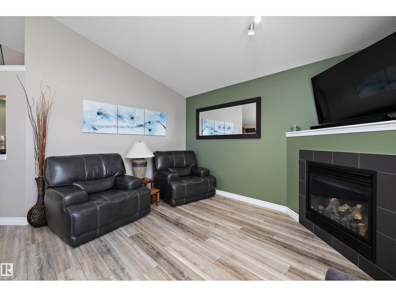 915 REGENCY DR - 10