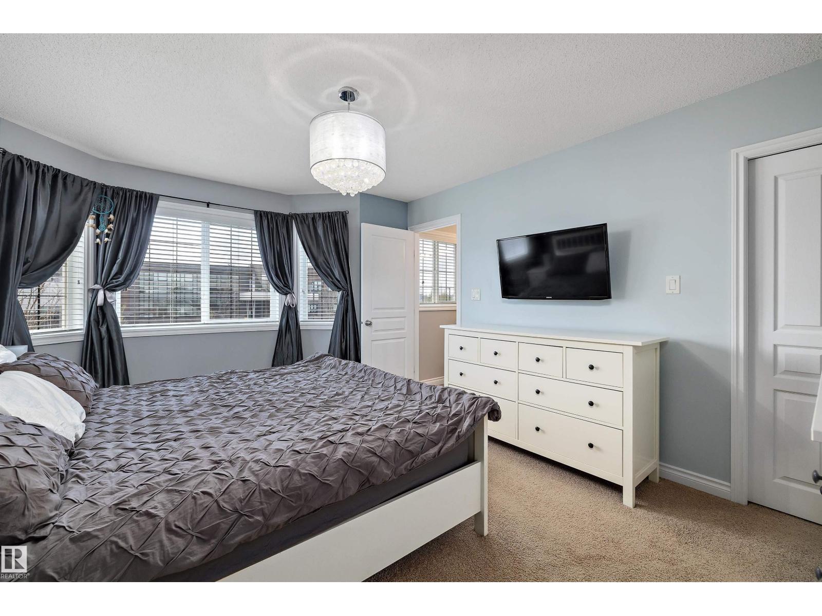 915 REGENCY DR - 17
