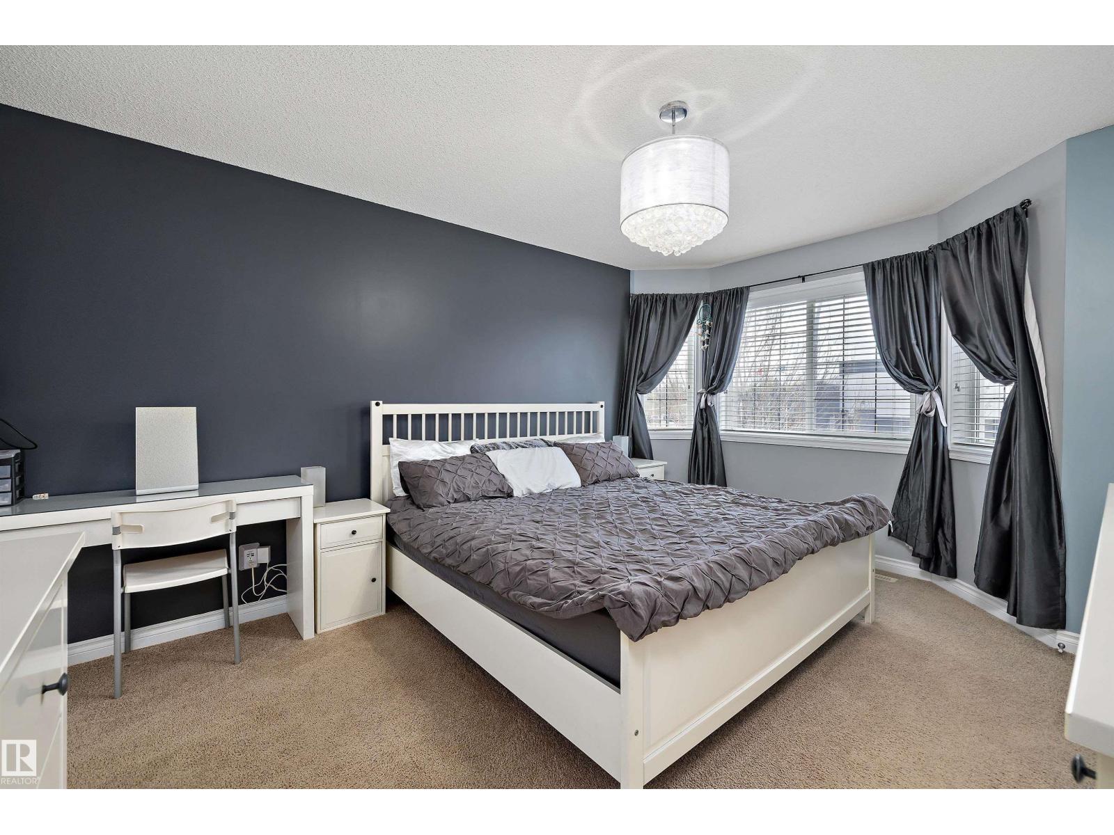 915 REGENCY DR - 18