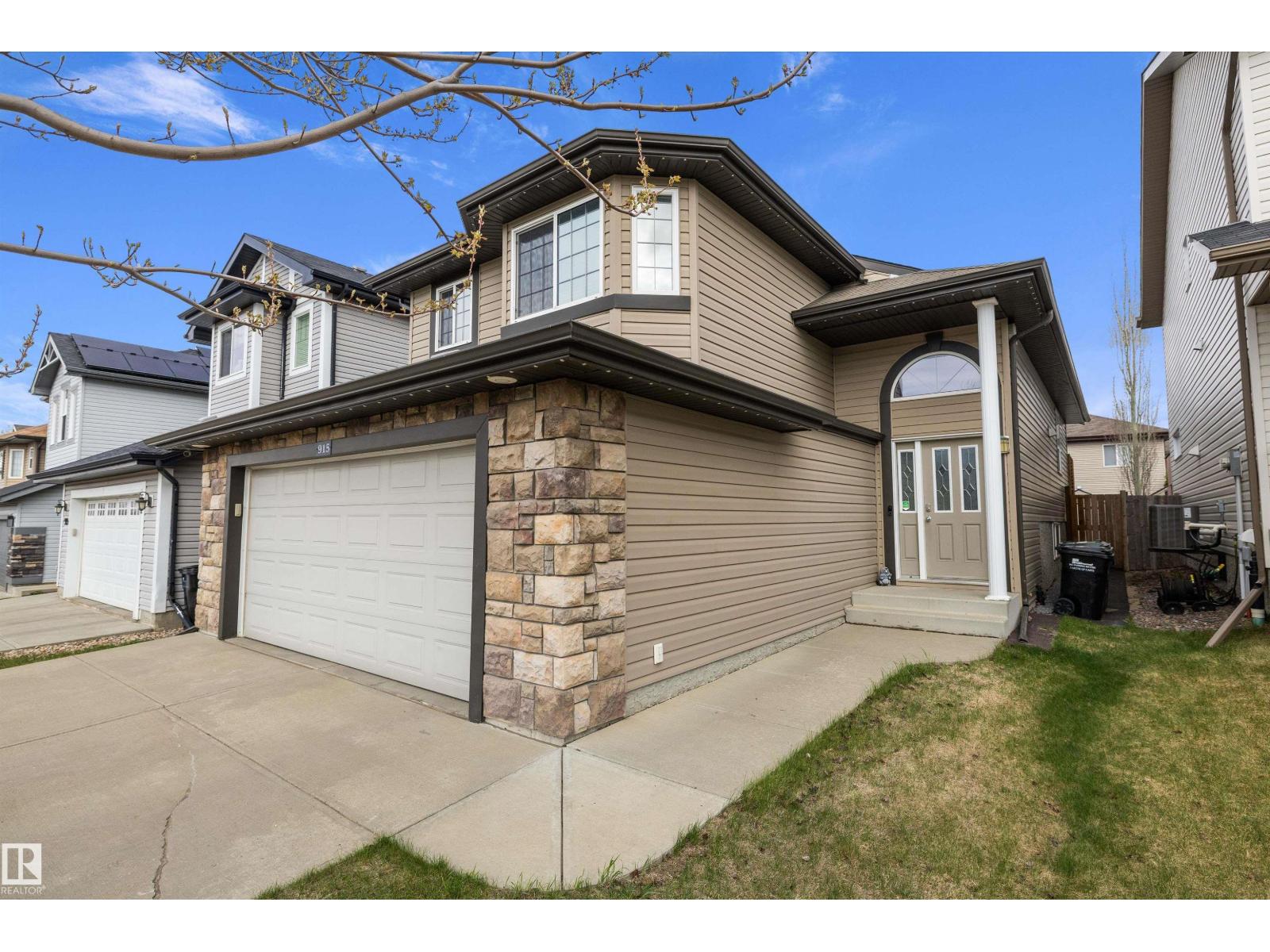 915 REGENCY DR - Image 2