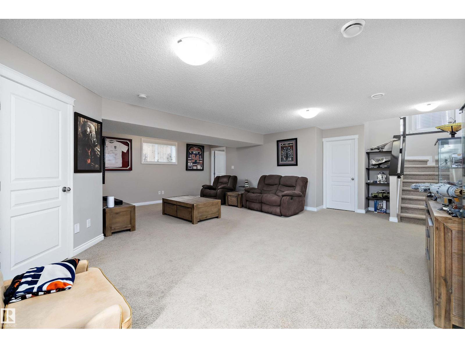 915 REGENCY DR - 21