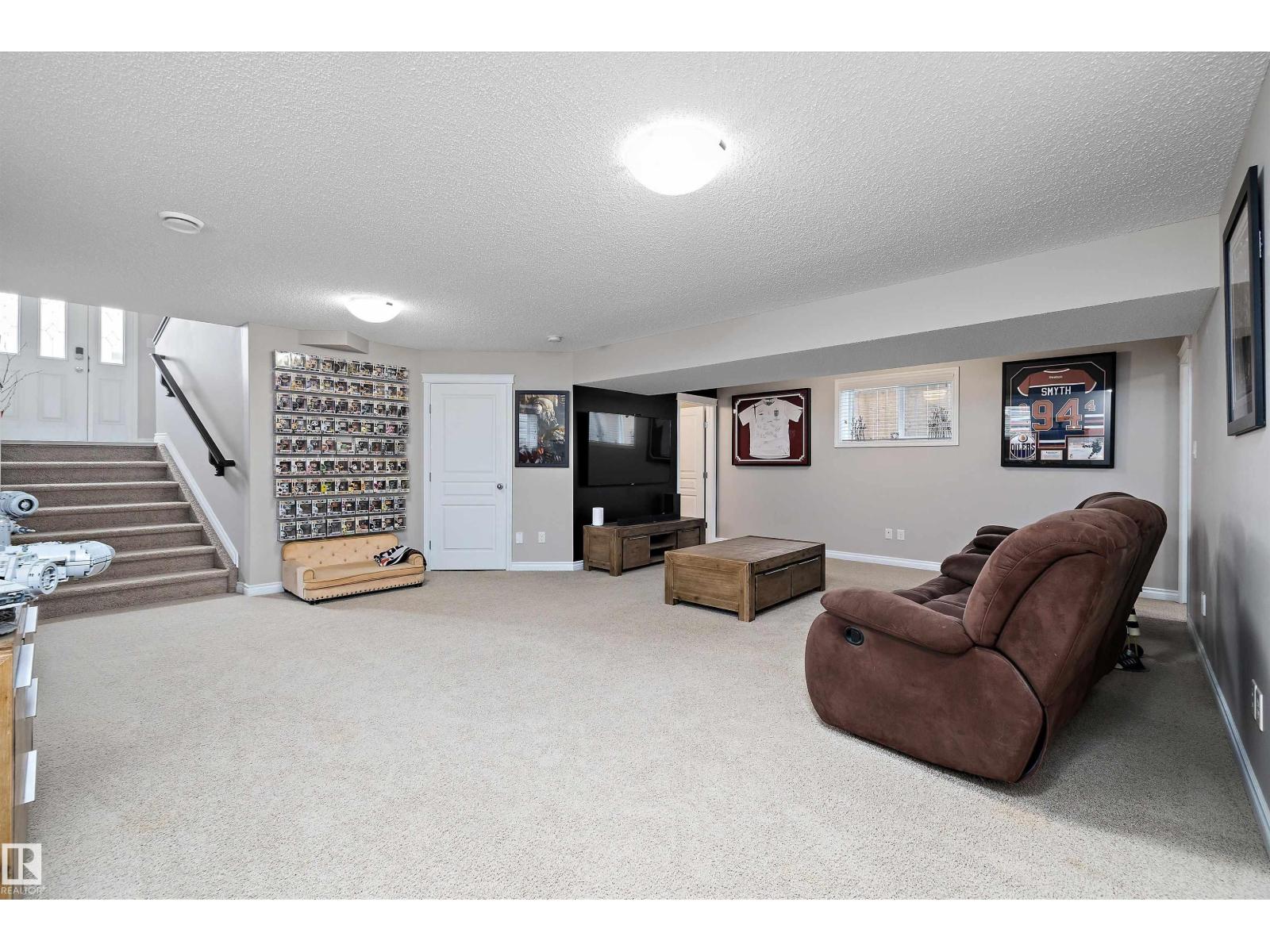 915 REGENCY DR - 22