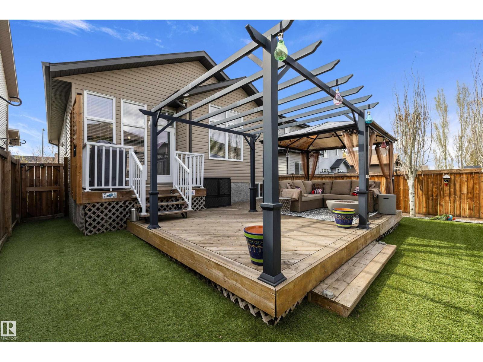 915 REGENCY DR - 30