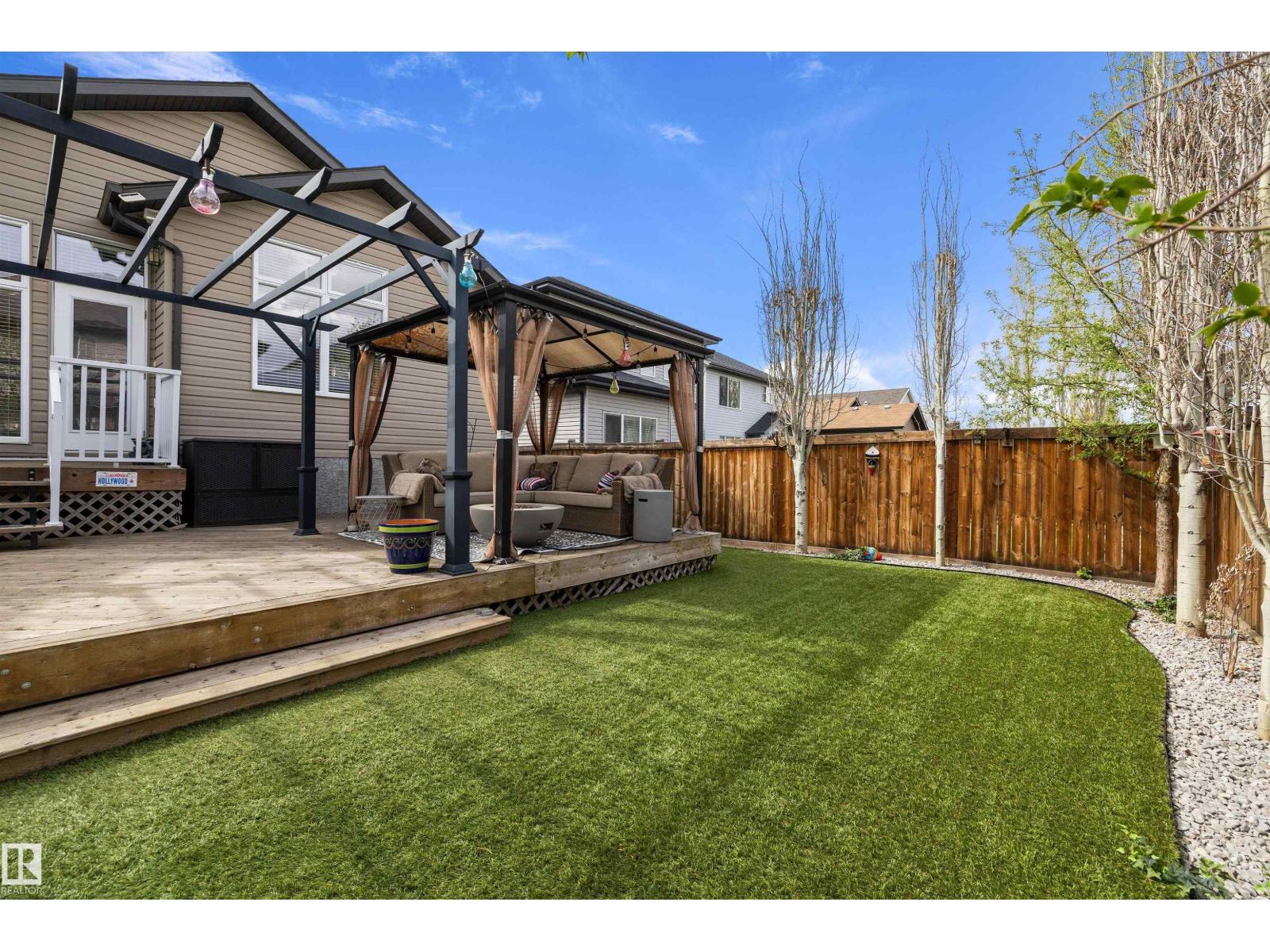 915 REGENCY DR - 31