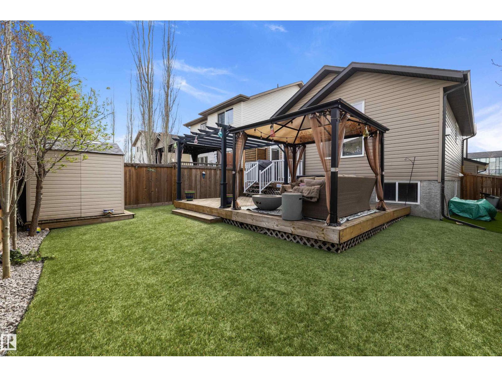 915 REGENCY DR - 32
