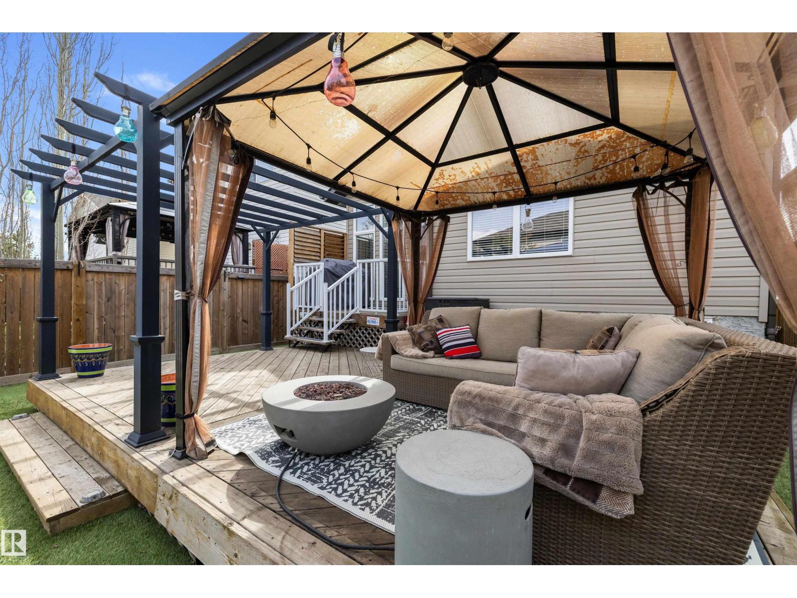 915 REGENCY DR - 35