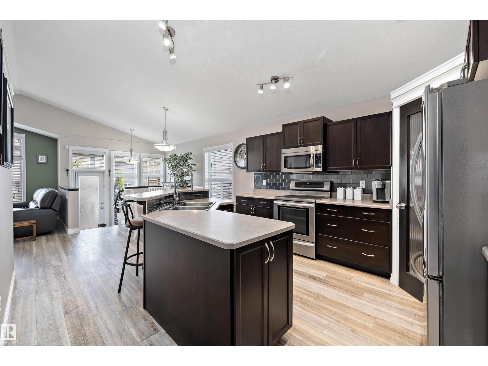 915 REGENCY DR - 6