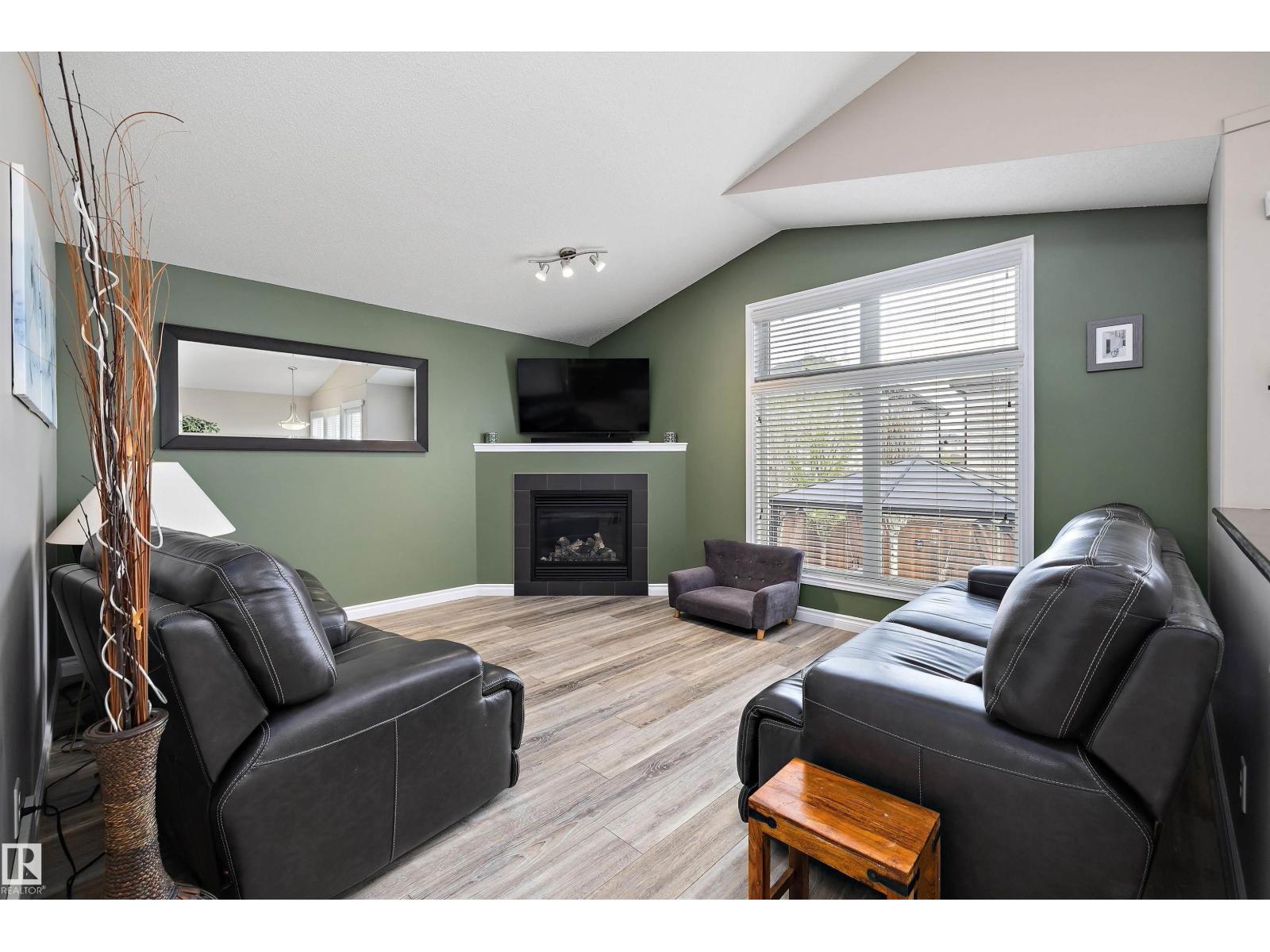 915 REGENCY DR - 9