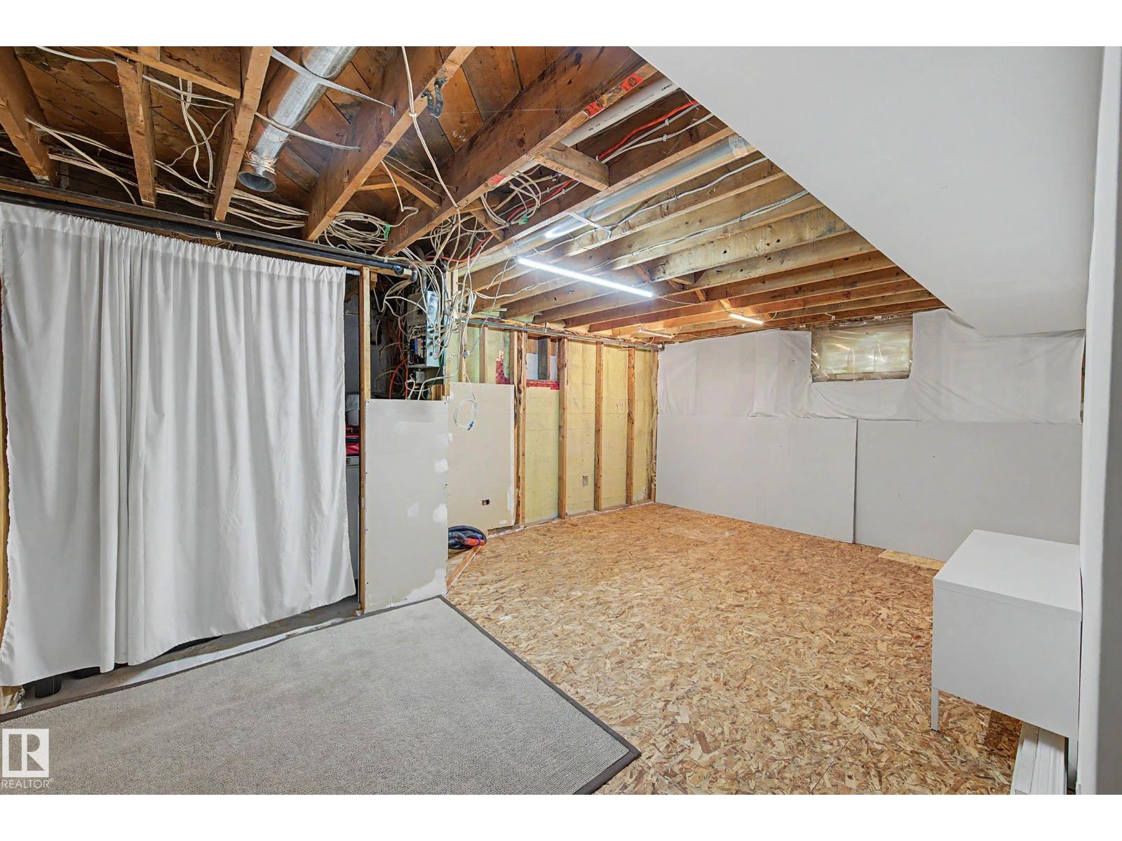 10611 152 ST NW — photo 31