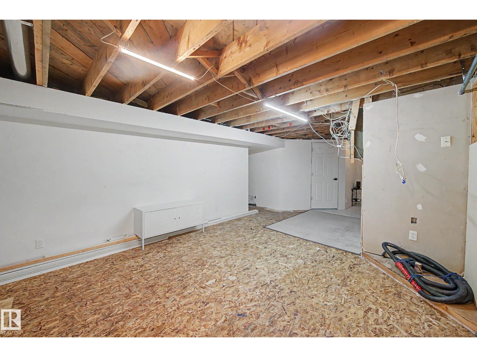 10611 152 ST NW — photo 32