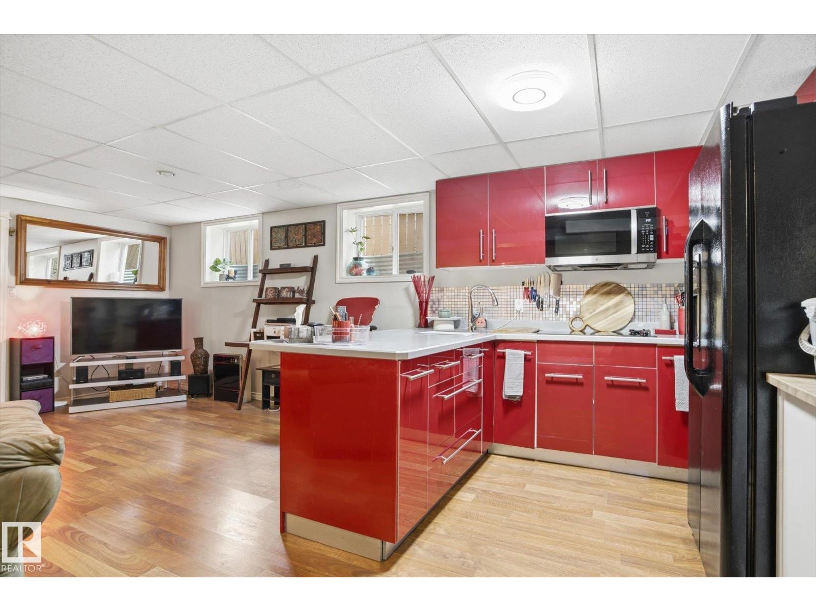 12009 102 ST NW - 33