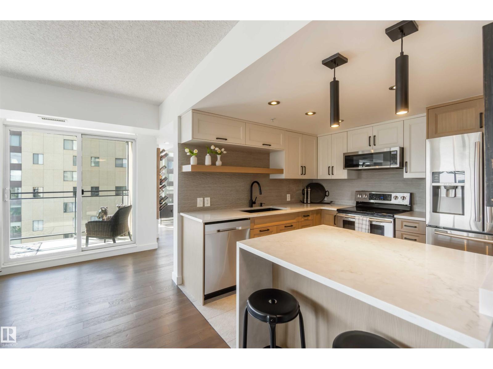 #802 10046 117 ST NW - 15