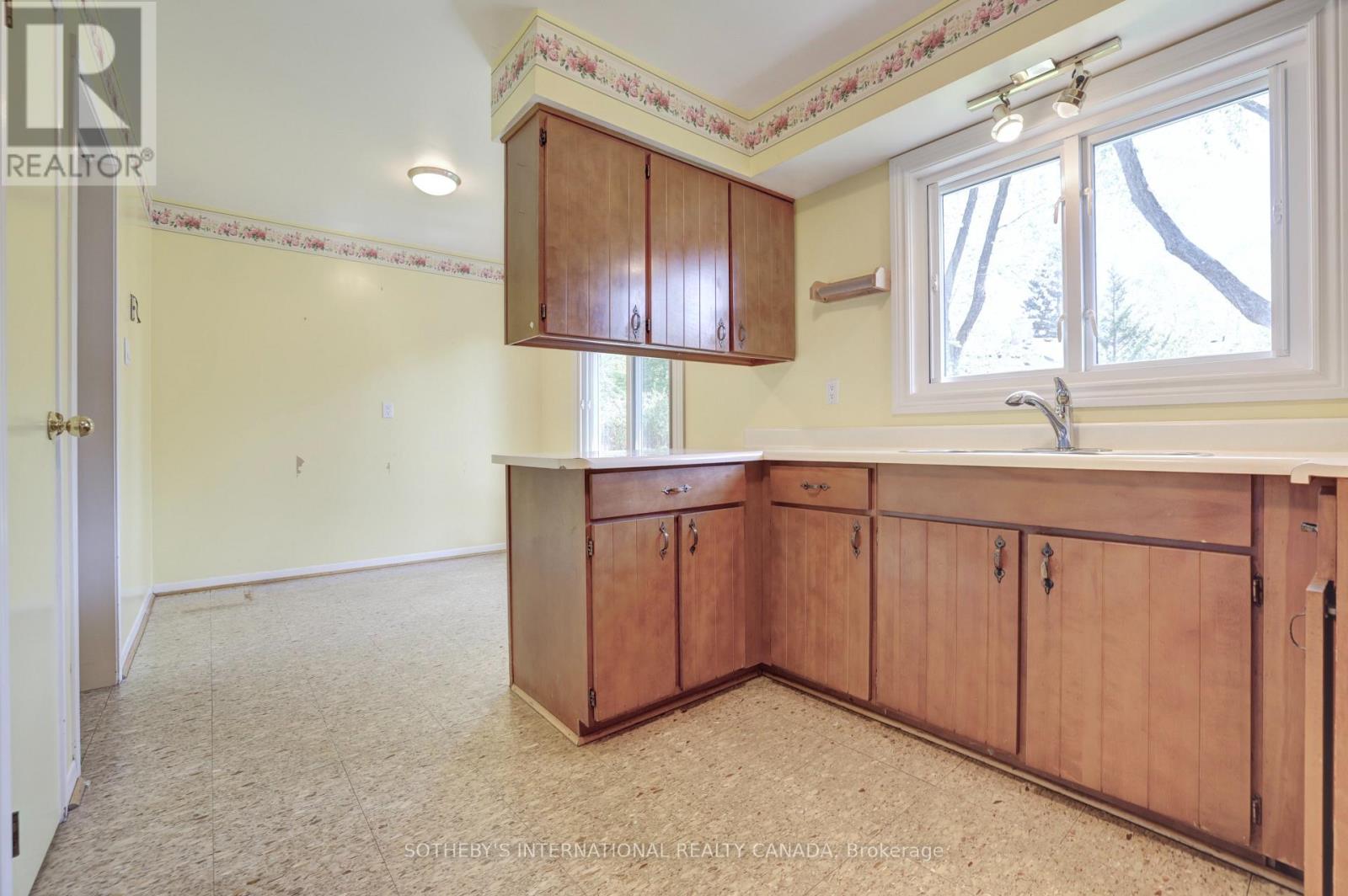 1050 CALDWELL AVENUE - 13