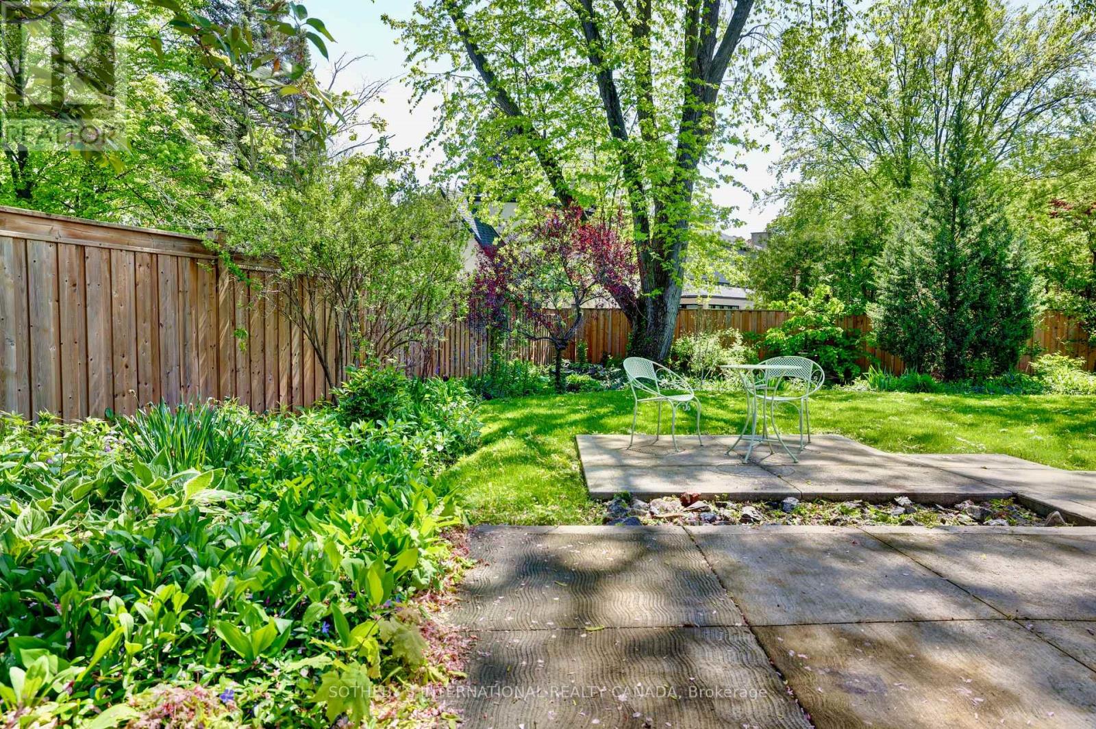 1050 CALDWELL AVENUE - 32