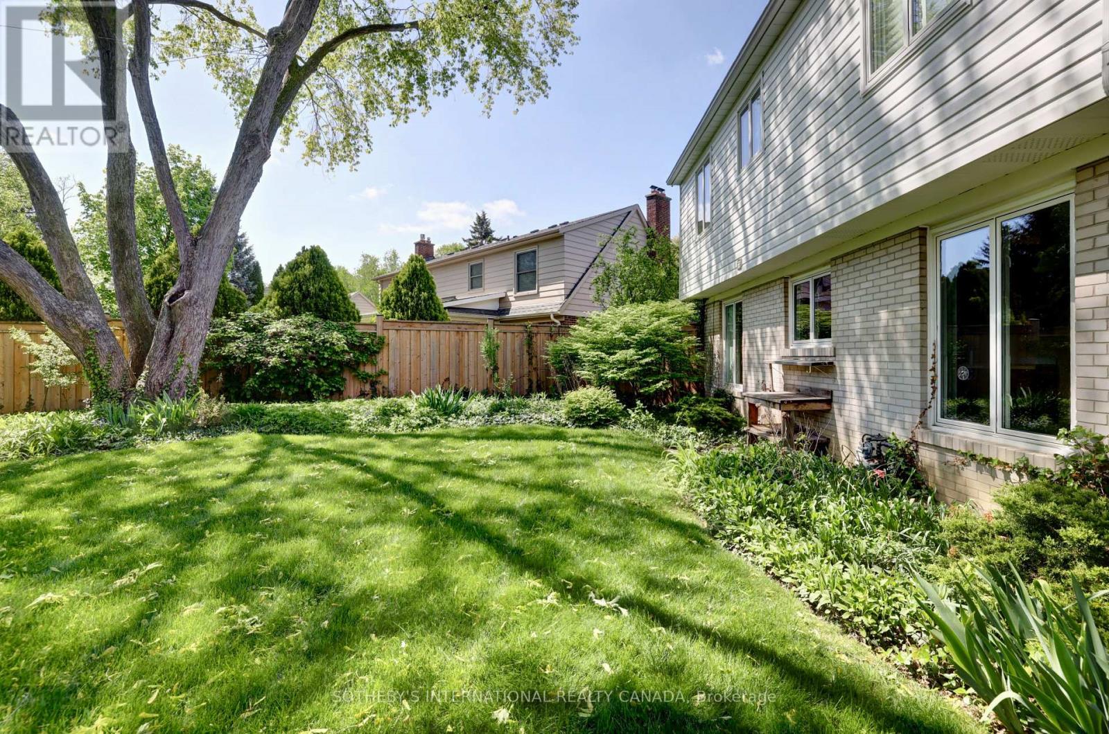 1050 CALDWELL AVENUE - 33
