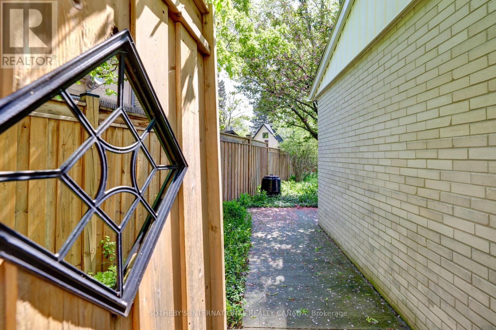 1050 CALDWELL AVENUE - 39