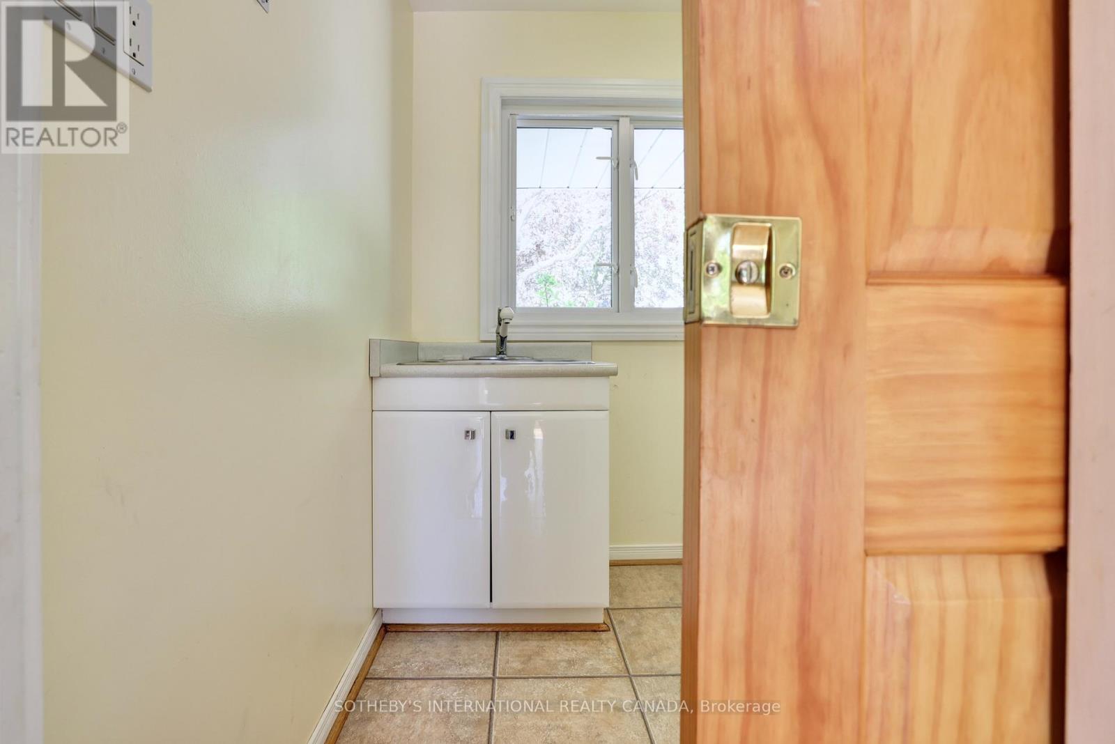 1050 CALDWELL AVENUE - 8