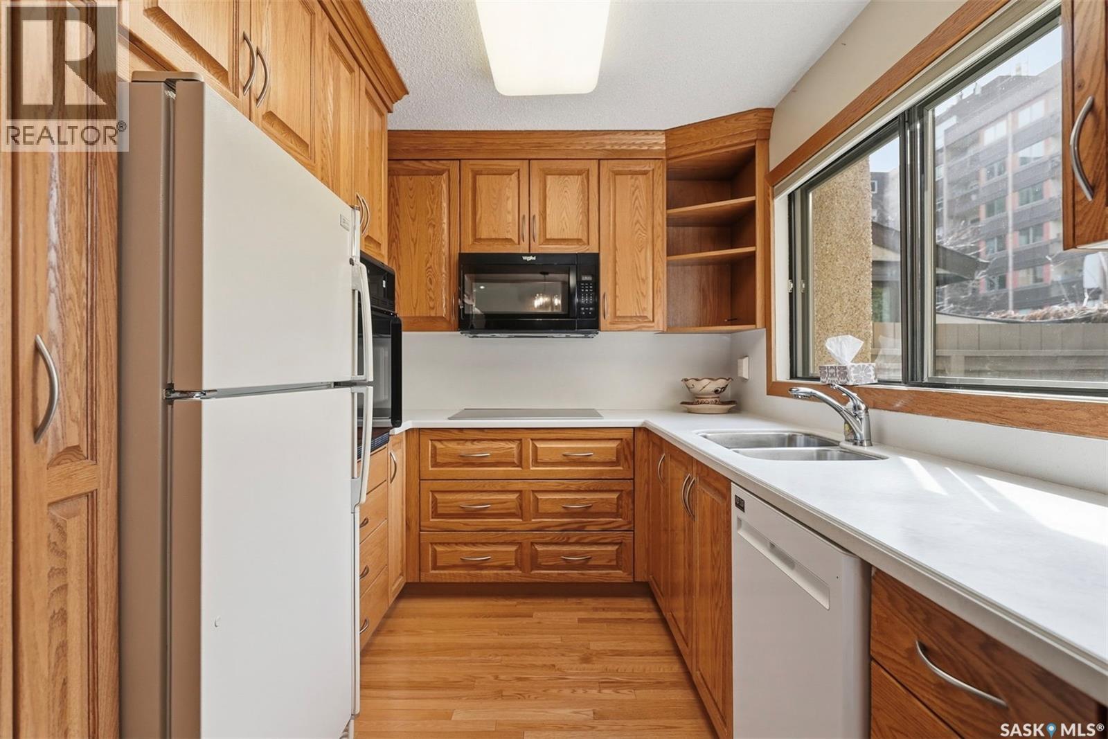 #3 425 PINEHOUSE DRIVE - 10