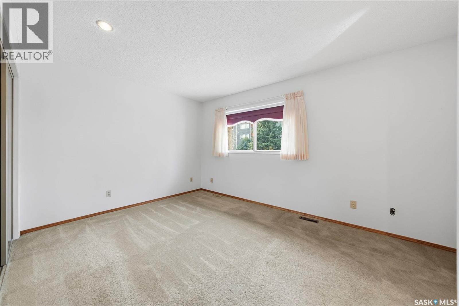 #3 425 PINEHOUSE DRIVE - 16