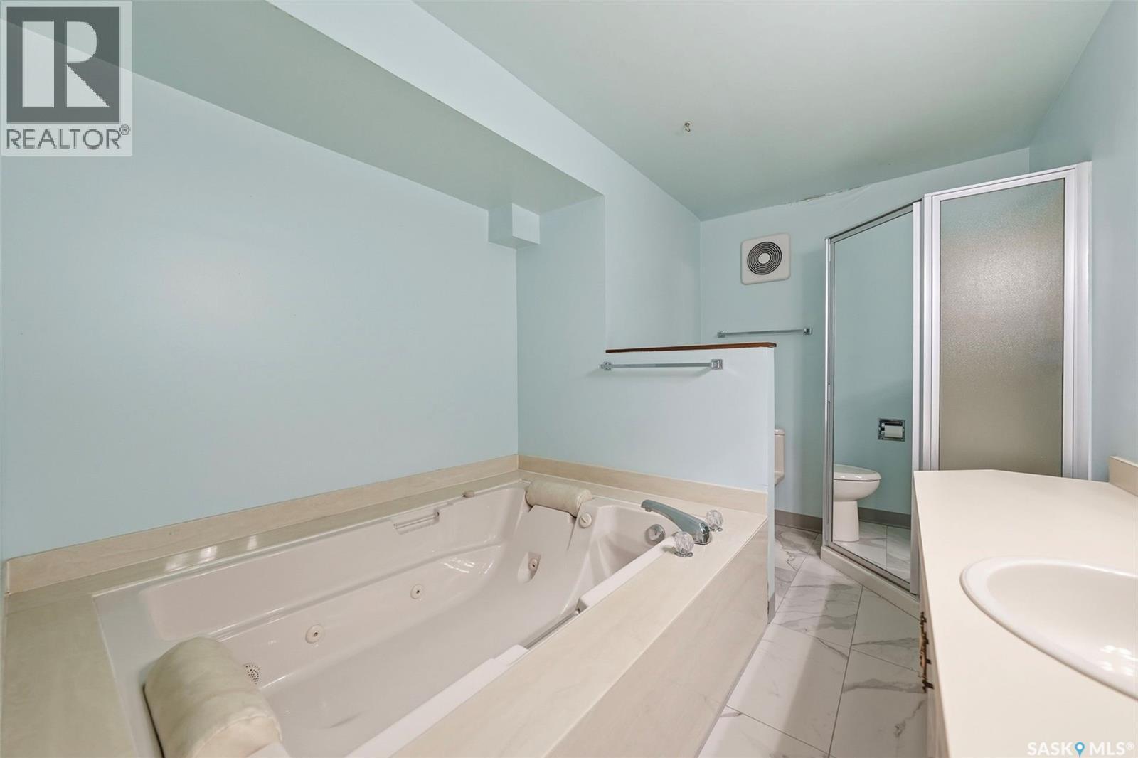 #3 425 PINEHOUSE DRIVE - 29