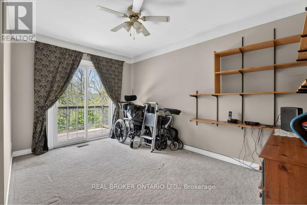 55 SUNRISE CRESCENT - 13