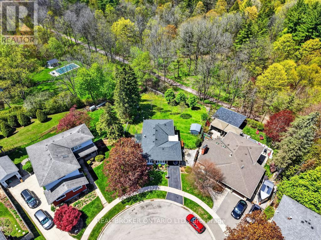 55 SUNRISE CRESCENT - 2