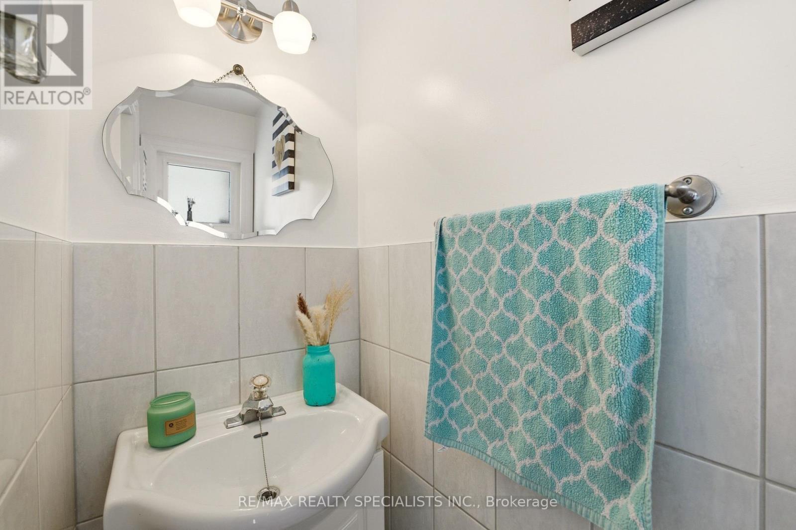 377 KAREN PARK CRESCENT - 4