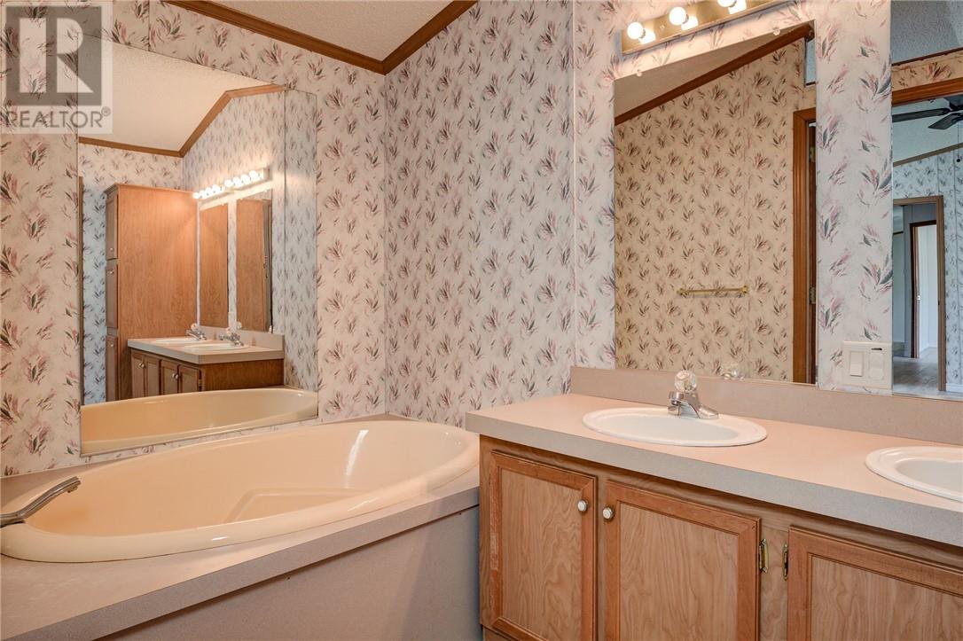92 Corbin Avenue - 17