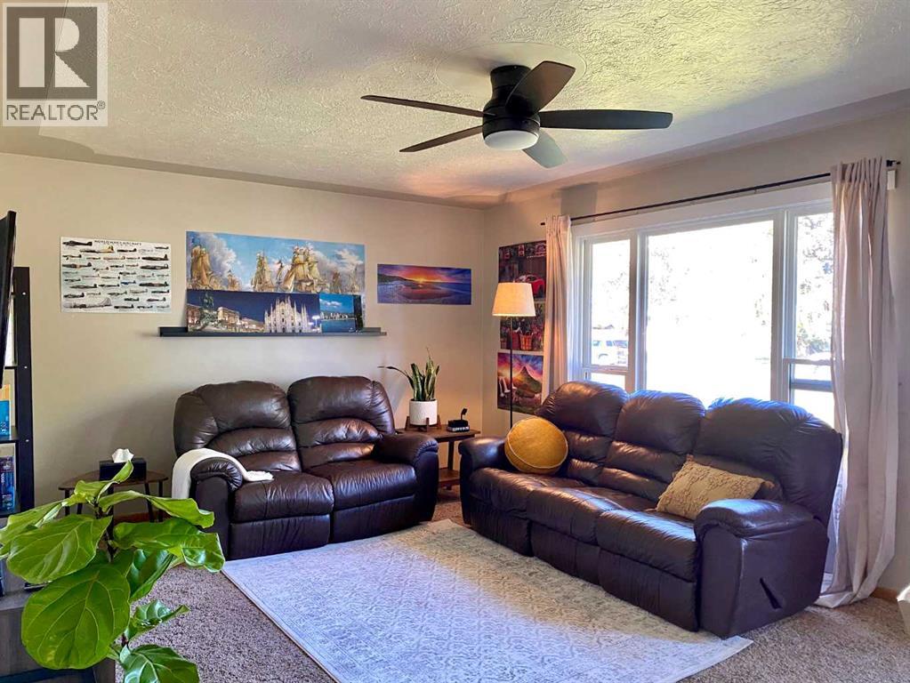 214 25 Street S - 6