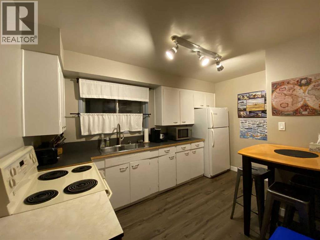 214 25 Street S - 4