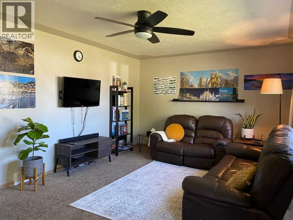214 25 Street S - 7