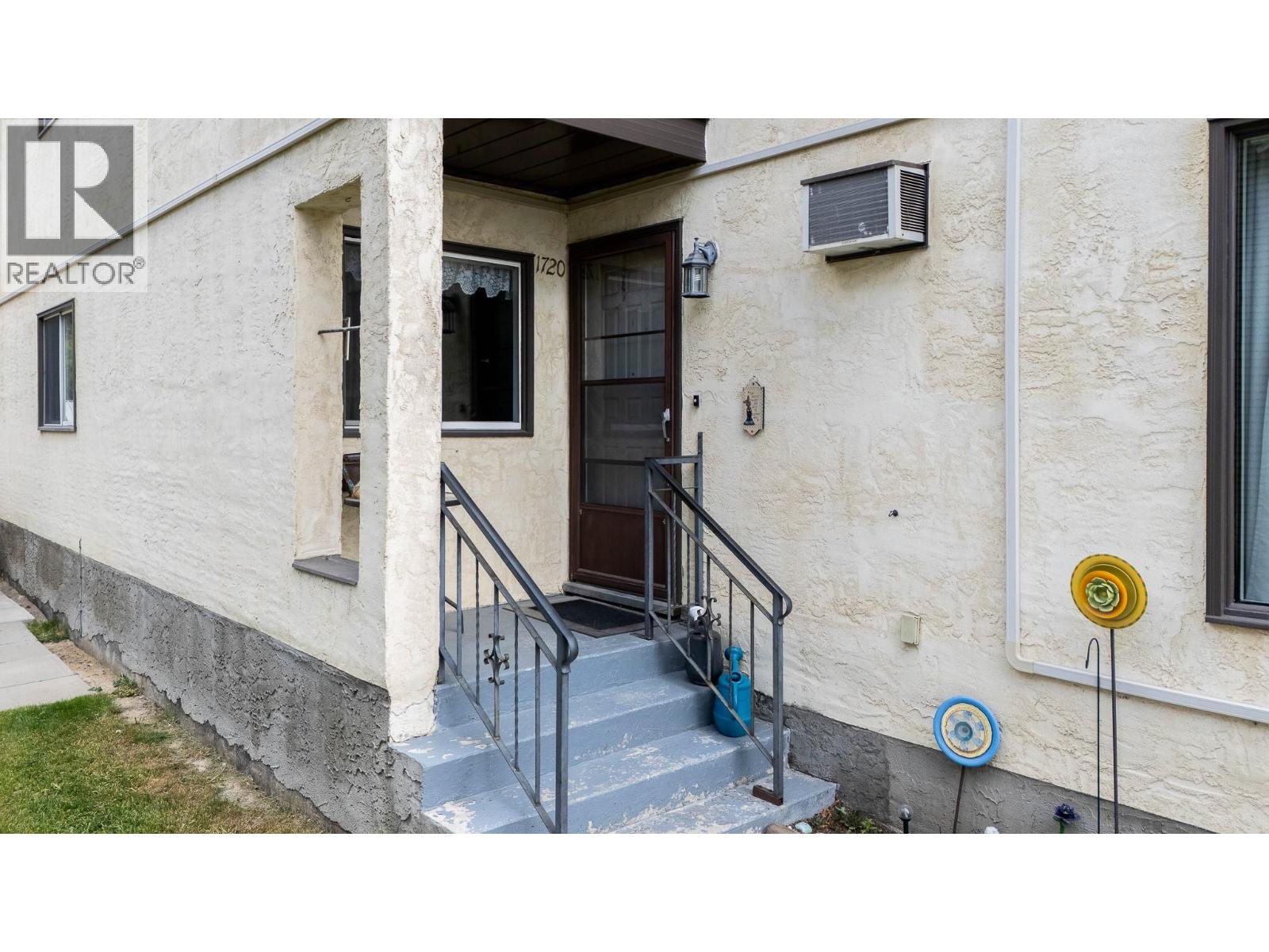 1720 HILLSIDE Street - 21
