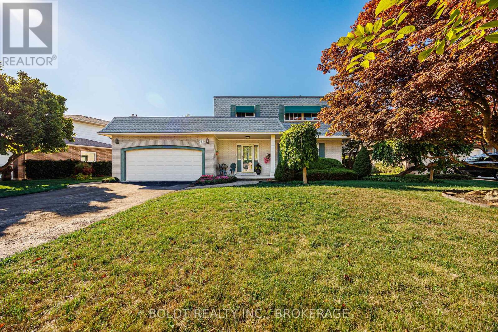 7 MAYHOLME COURT - 1