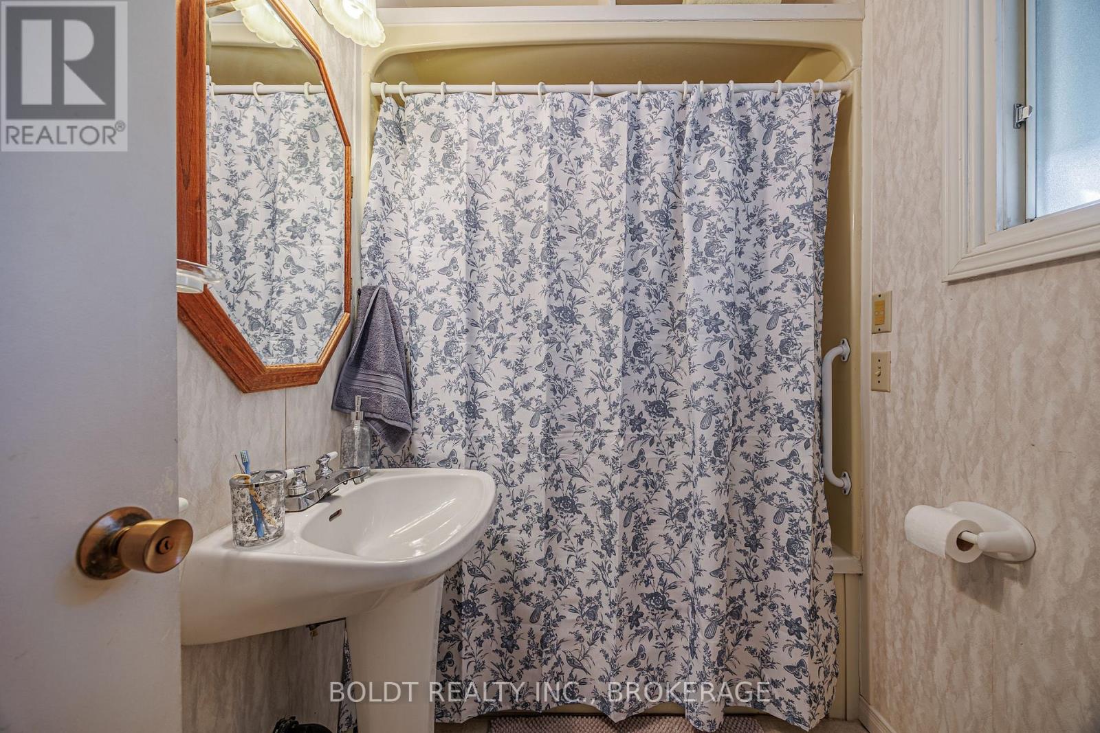 7 MAYHOLME COURT - 23