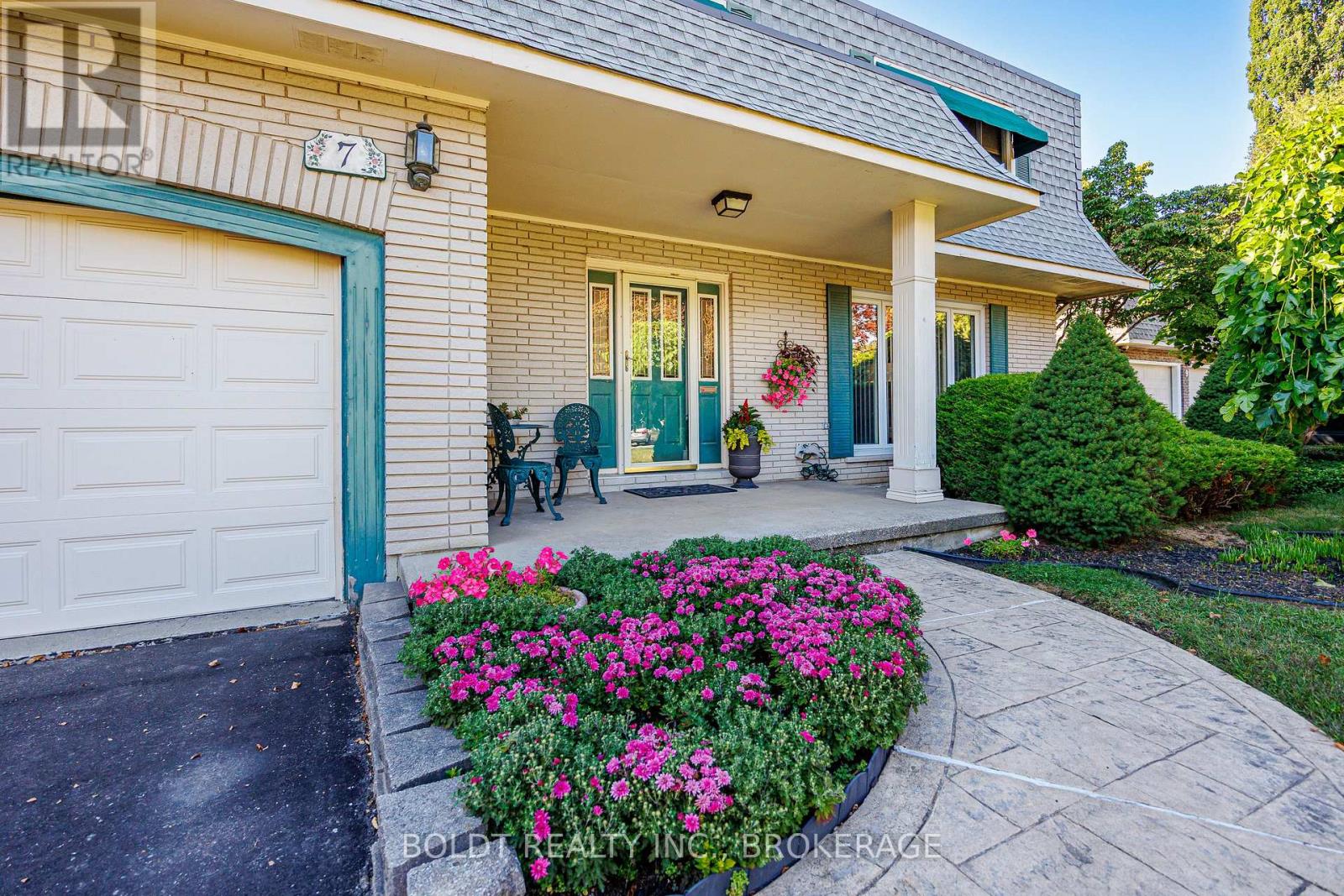 7 MAYHOLME COURT - 3