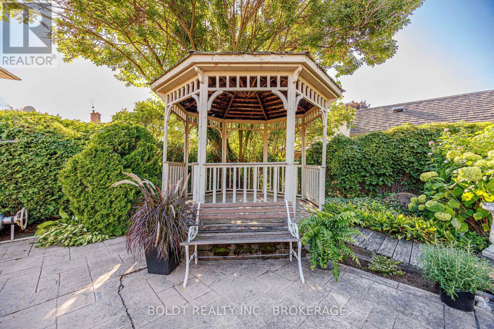 7 MAYHOLME COURT - 33