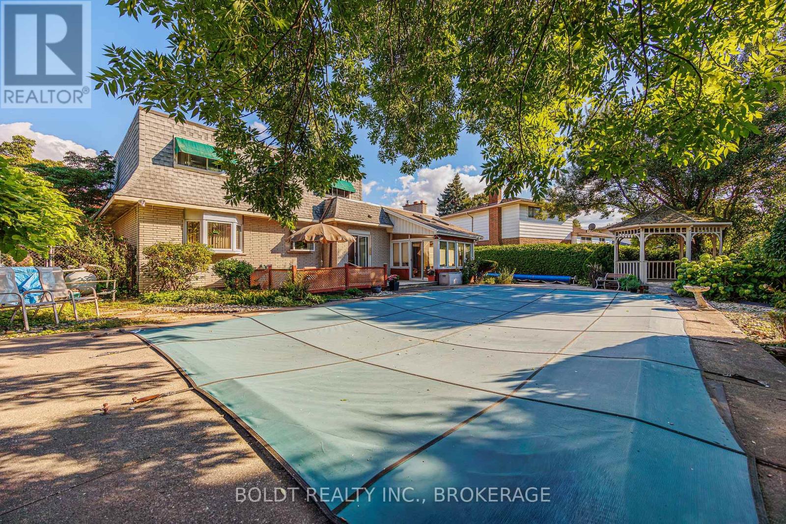 7 MAYHOLME COURT - 36