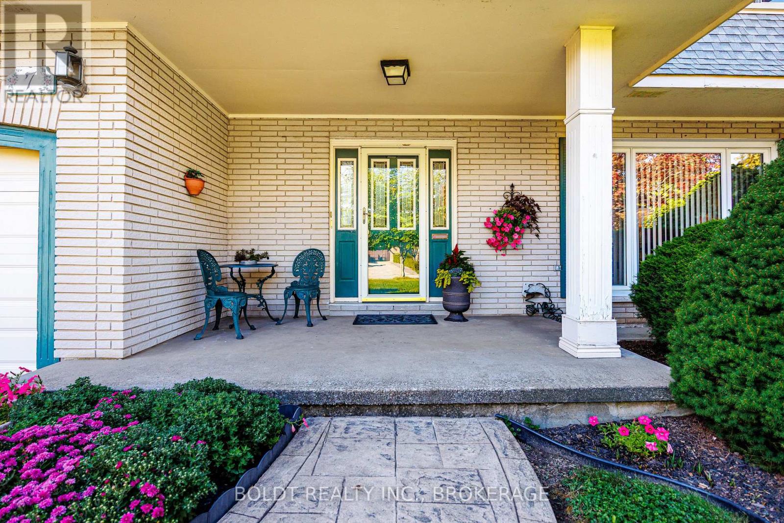 7 MAYHOLME COURT - 4