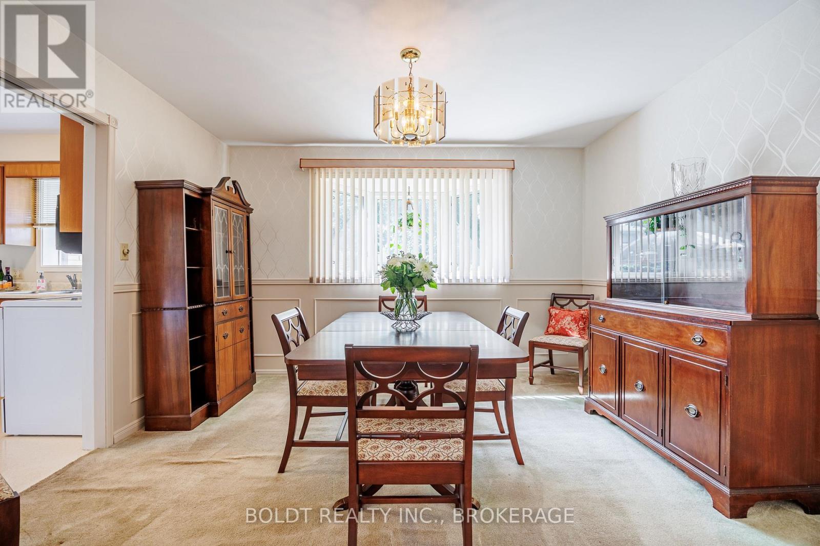 7 MAYHOLME COURT - 7