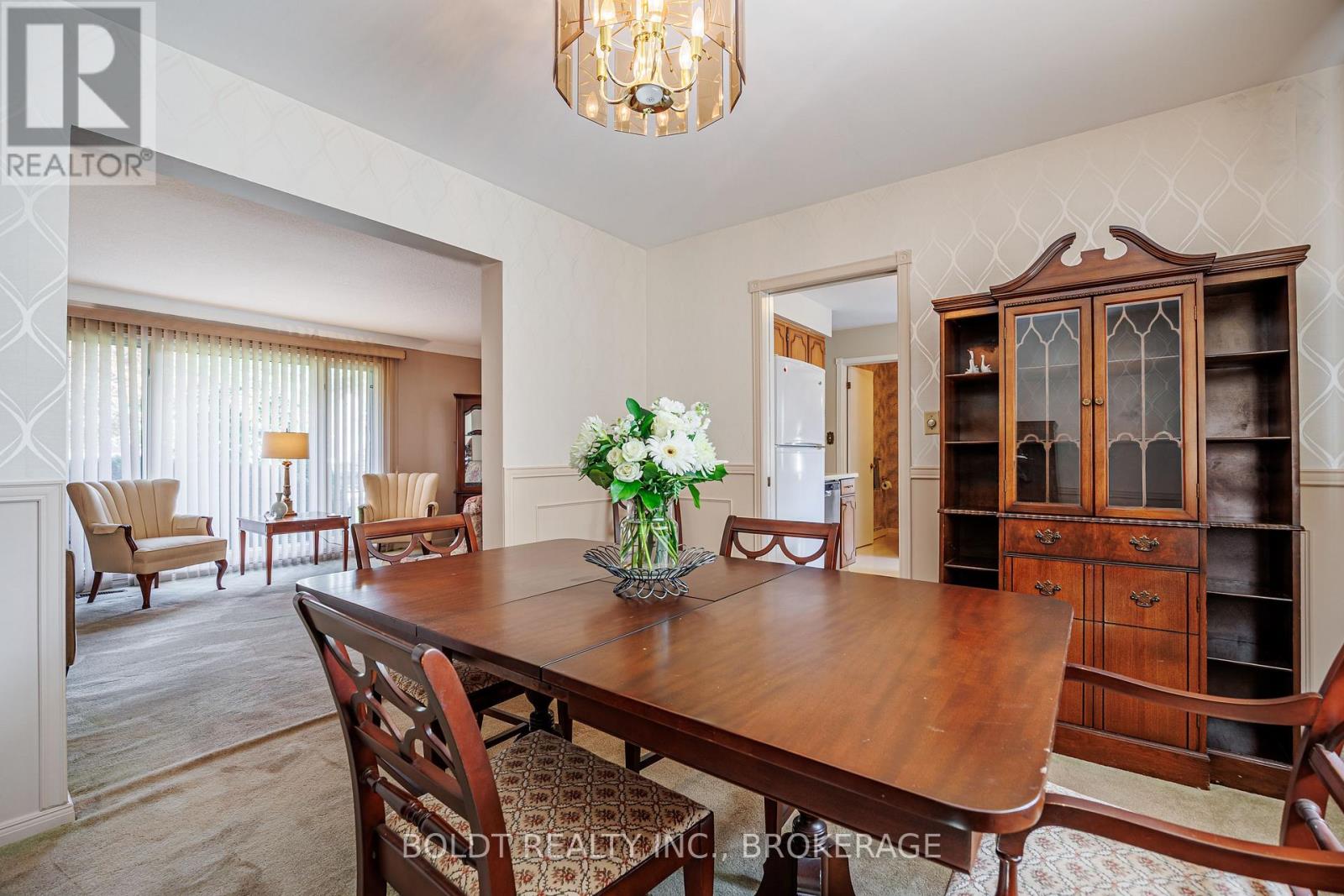 7 MAYHOLME COURT - 8