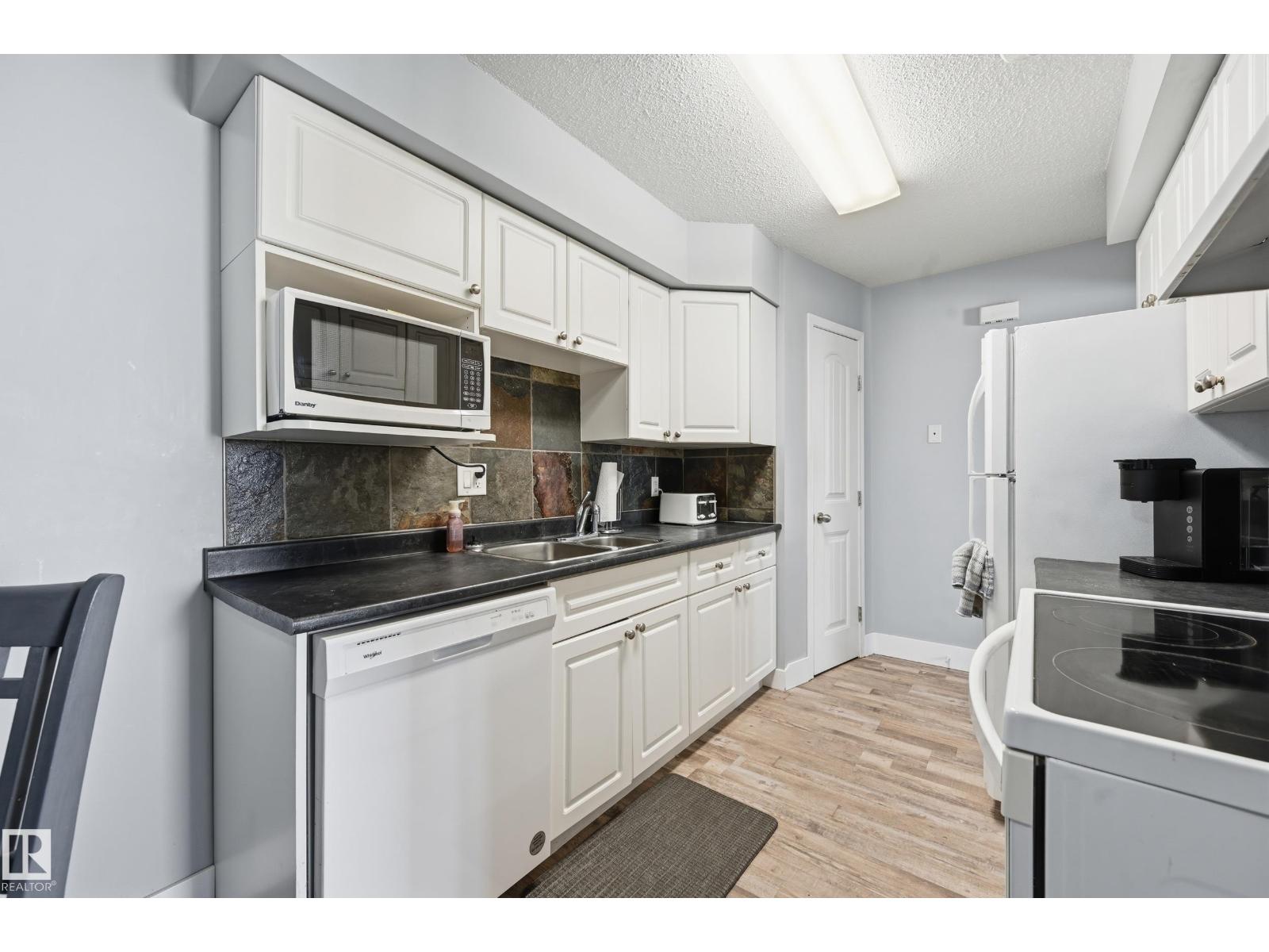 #9 8020 141 AV NW - 4